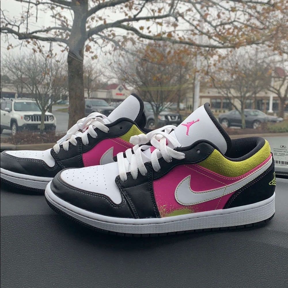 Air Jordan 1 Low SE “Cyber”